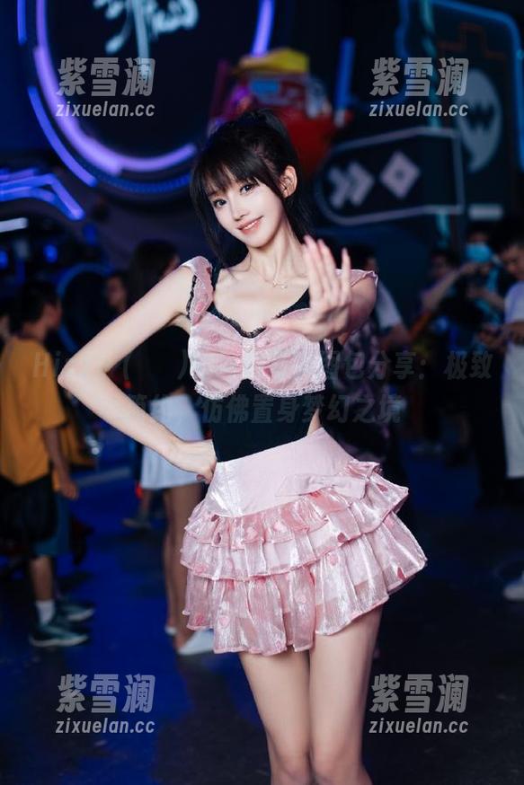 Hizzy (히지)的纯白写真图包分享：极致简约，仿佛置身梦幻之境